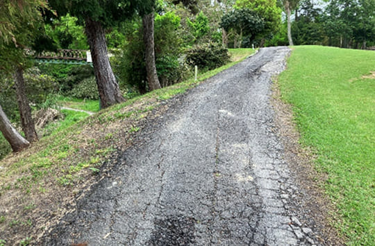 経年劣化のカート道